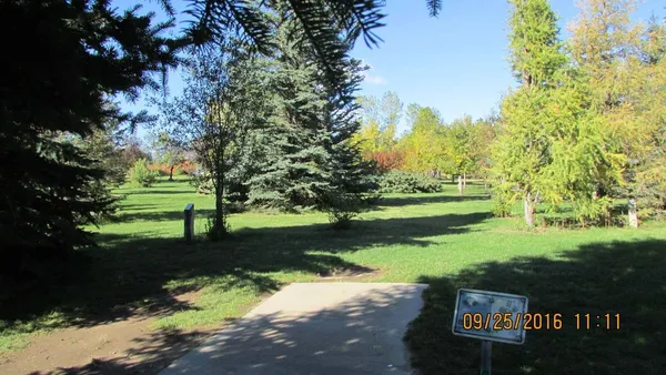 Energy Rotary Club Disc Golf Course: Hole 4 · Tee pad · Sep 2016, photo by jeff Balthazore