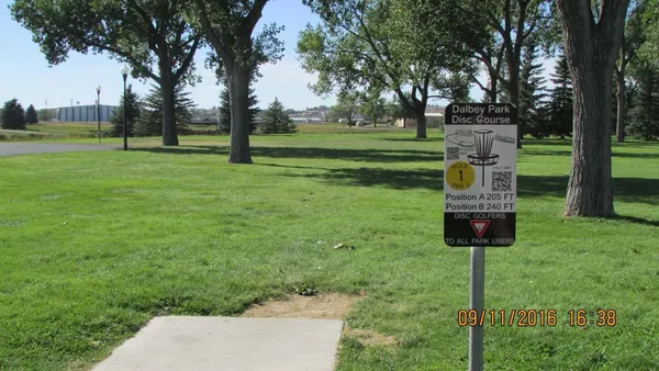 Dalby Memorial Park: Hole 1 · Tee pad · Sep 2016, photo by jeff Balthazore